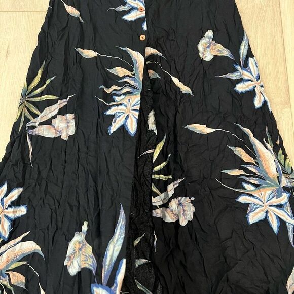 Roxy Black Tropical Ubud Walk
Short Sleeve Cut Out Knot Tie High
Slit Maxi Dress - Picture 6 of 8